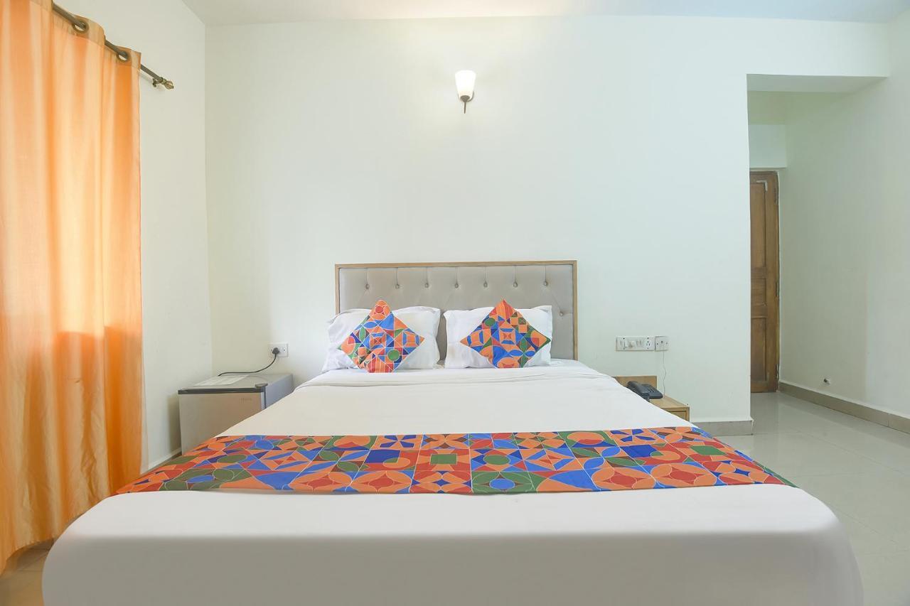 Fabexpress De Classio With Pool - Nr Candolim Beach Hotel Kültér fotó